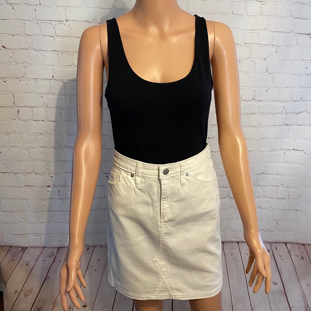 Universal Thread white denim jean skirt size 4